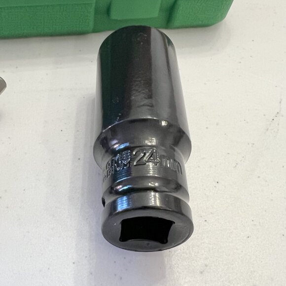 11-Piece H.D. 1/2-Inch Drive Socket Set with Solid Case! - Picture 4 of 16